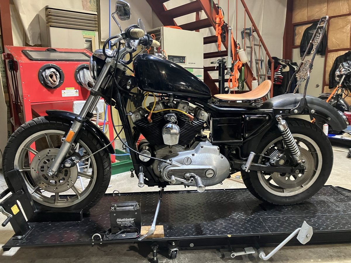 ハーレーダビッドソン XLX1000 ブラック 側面