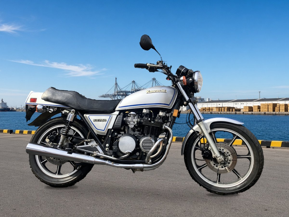 カワサキ Z750FX II（北米名 KZ750）シルバー／ブルー 側面